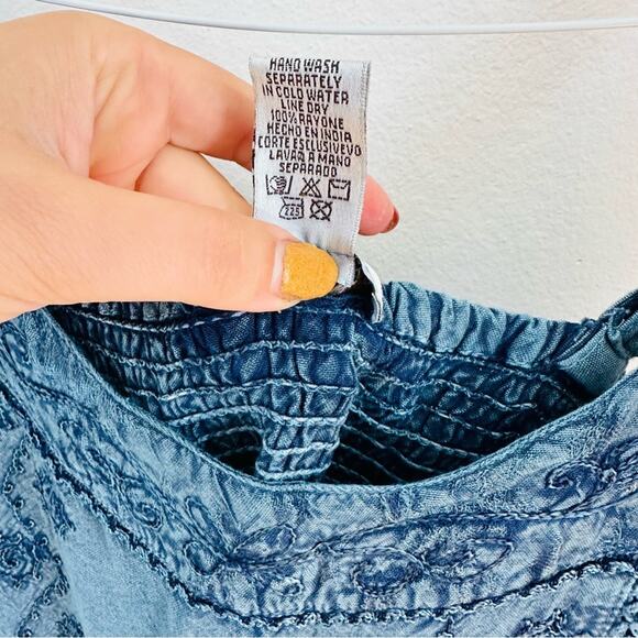 VINTAGE Cute Options Blue Denim Chambray Embroidered Ruffle Tank Top Blouse M - Picture 9 of 9